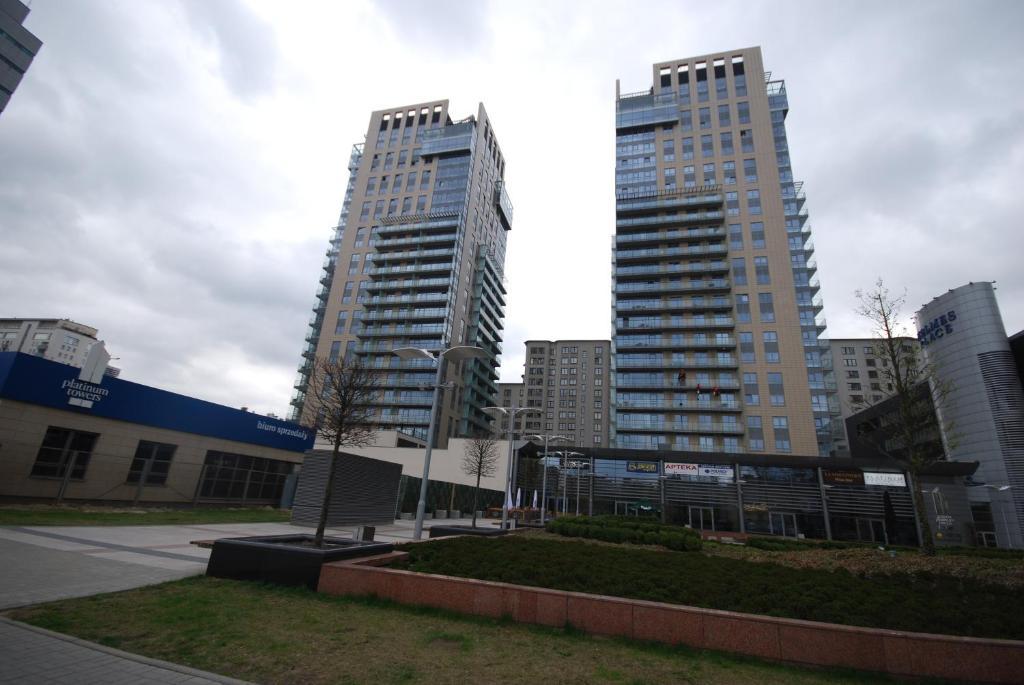 Platinum Towers Country 2 Country Aparthotel Warsaw Exterior photo